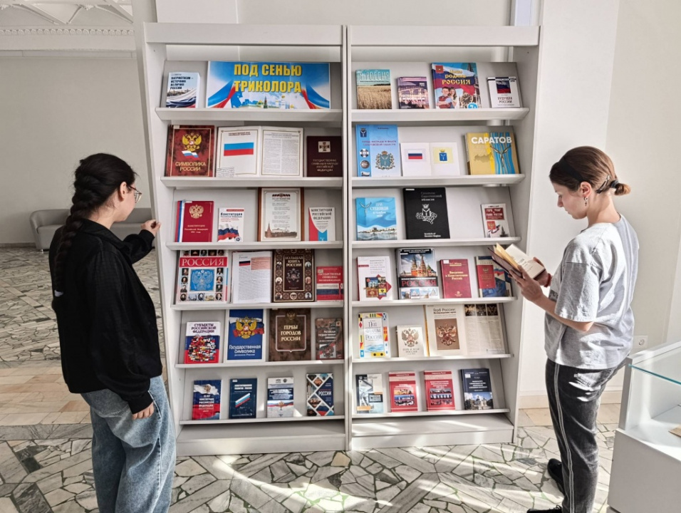 Гордость, история, единство: приглашаем на выставку «Под сенью триколора»