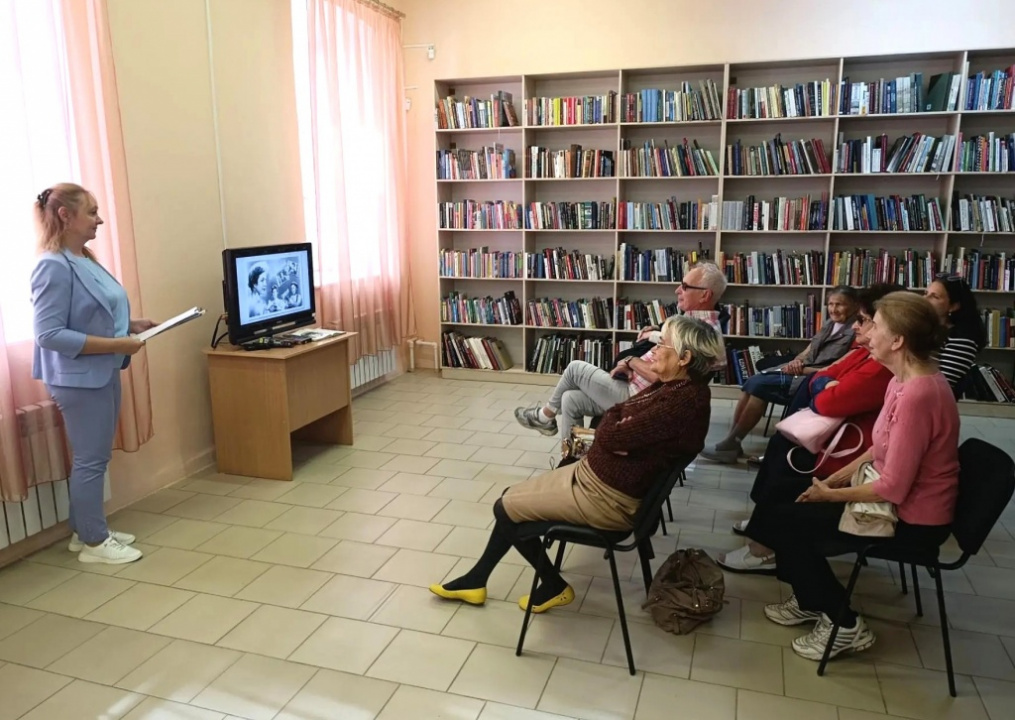 Клуб любителей искусства «Вдохновение» провёл памятную встречу «Парадоксы судьбы Нинель Мышковой»