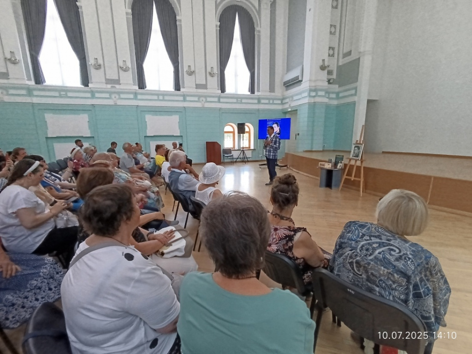 В библиотеке состоялась литературно-музыкальная гостиная «Я – росинка твоя! Россиянка!»
