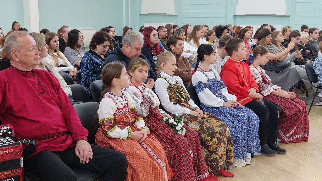 В библиотеке прошло познавательное интерактивное мероприятие «Потешки и игрушки в традиционной культуре народов России»