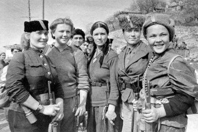 Вечер исторической памяти «У войны не женское лицо: женщинам–участницам Великой Отечественной войны (1941–1945 гг.) посвящается»