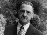 Выставка «Читаем по-английски: “Луна и грош”»: к 150-летию со дня рождения английского писателя и драматурга У. Сомерсета Моэма
